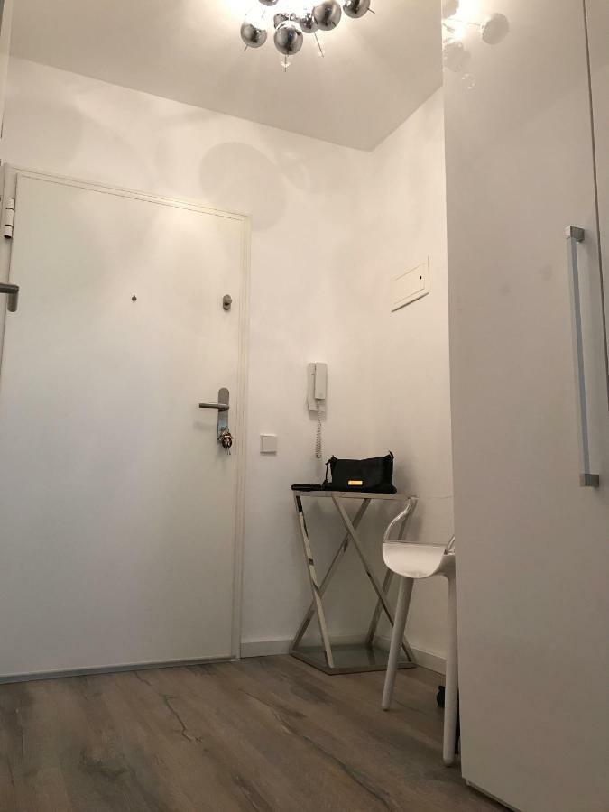 Modernes, Messenahes 1-zi-appartment Apartment